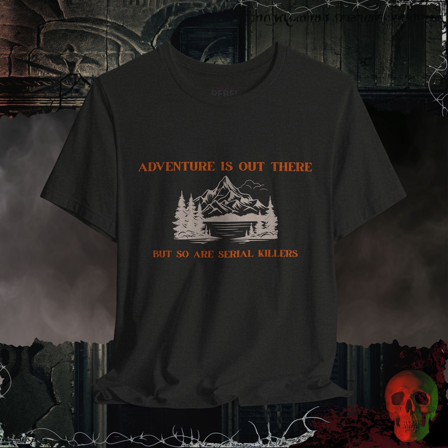 T-Shirt Black Heather / S Adventure Awaits Tee