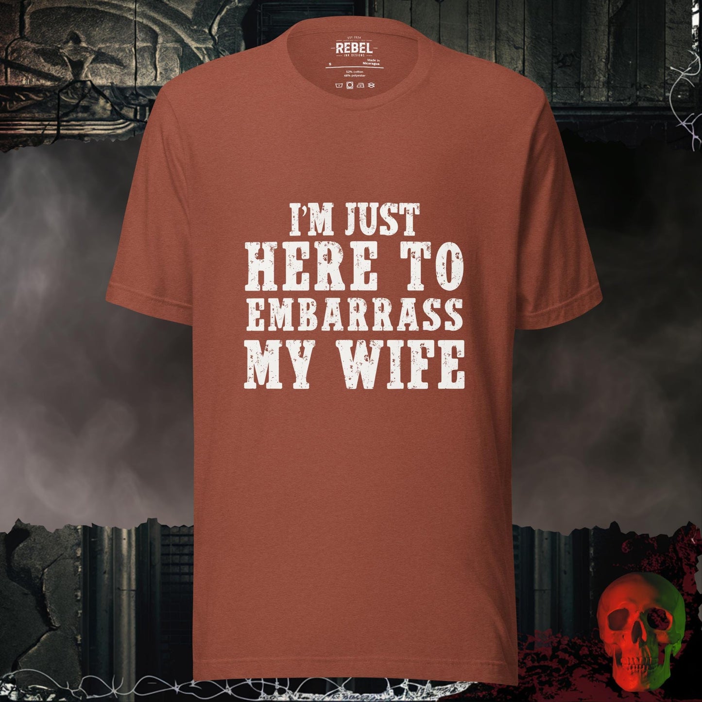 T-Shirt Heather Clay / S I’m Just Here to Embarrass My Wife Tee